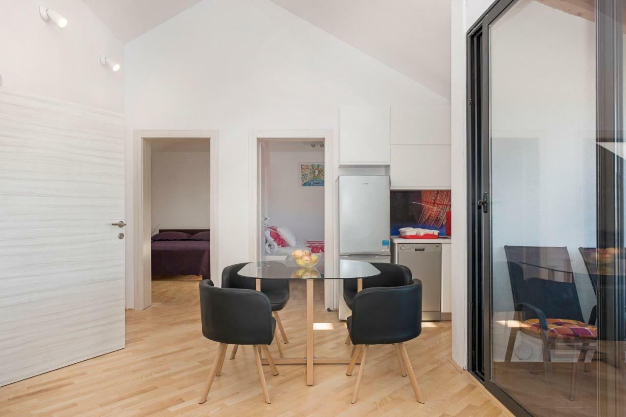 שיבניק Apartman Kurika מראה חיצוני תמונה