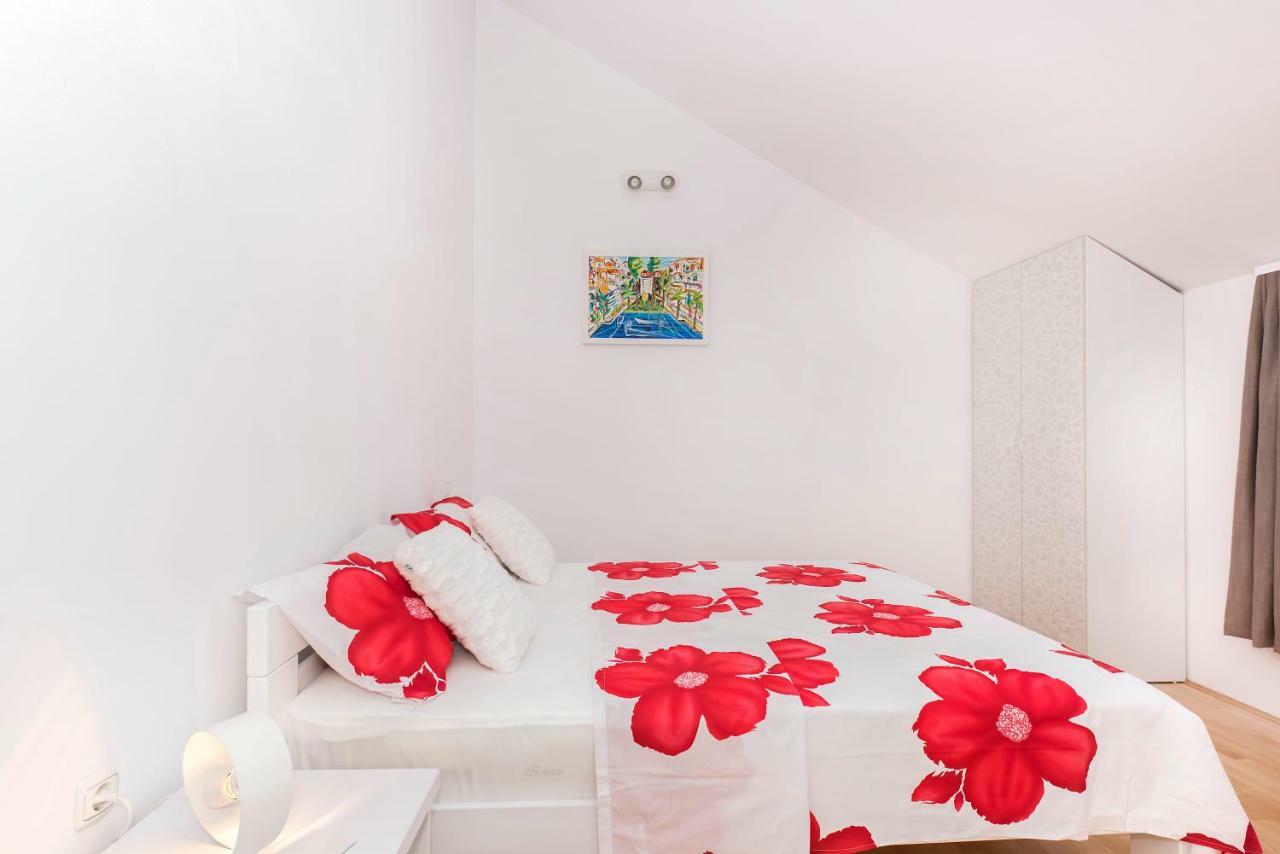 שיבניק Apartman Kurika מראה חיצוני תמונה