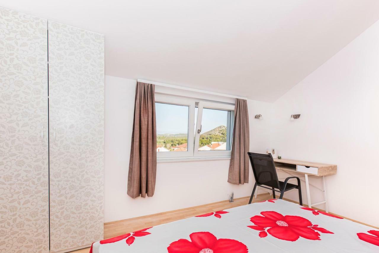 שיבניק Apartman Kurika מראה חיצוני תמונה
